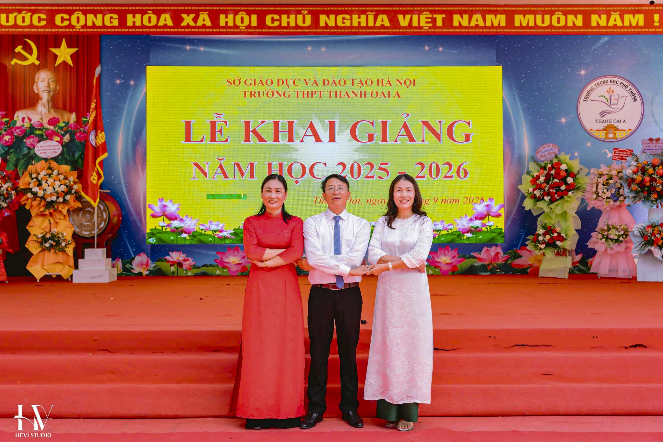 BAN GIÁM HIỆU NHÀ TRƯỜNG BAN GIÁM HIỆU NHÀ TRƯỜNG